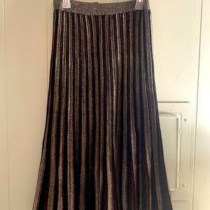 Black & Gold Mid-Length Flowing Skirt